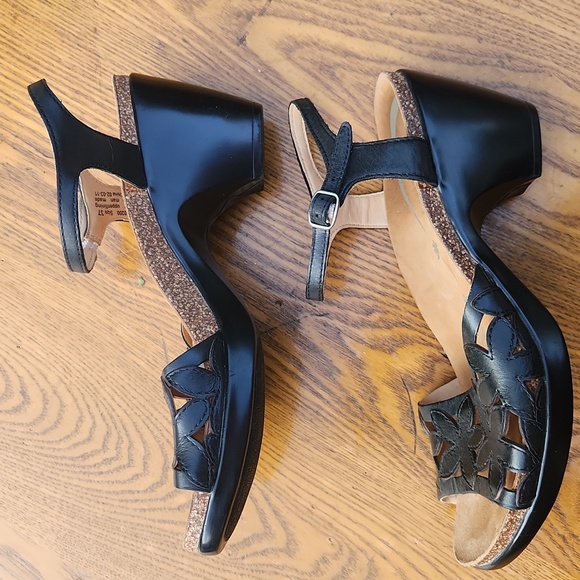 Dansko Coquette Leather Floral Design Black Summer Spring Sandles sz 37 - Picture 2 of 6